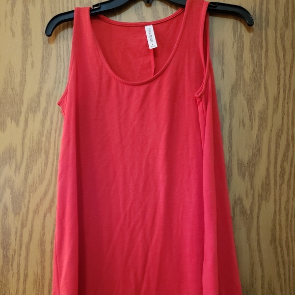 Cute red tank, rounded bottom, very flowy and oversized. Excellent condition. - Picture 1 of 5